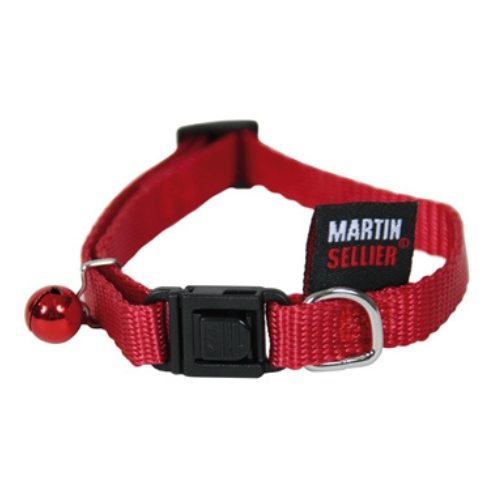 Met deze sterke rode halsband loopt jouw kat vrolijk door het leven. De halsband kun je in een beweging om- en afdoen door het handige kliksysteem.